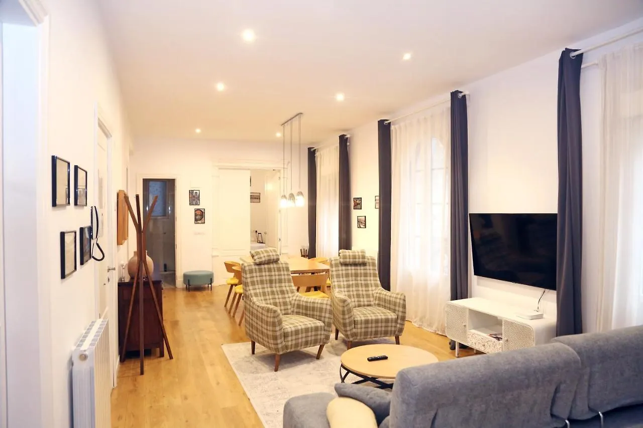 Piso Exclusivo Frente Al Casco Viejo Con Parking Gratis location